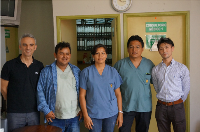 南米ペルーでの臨床試験視察、現地研究者と（2015年）